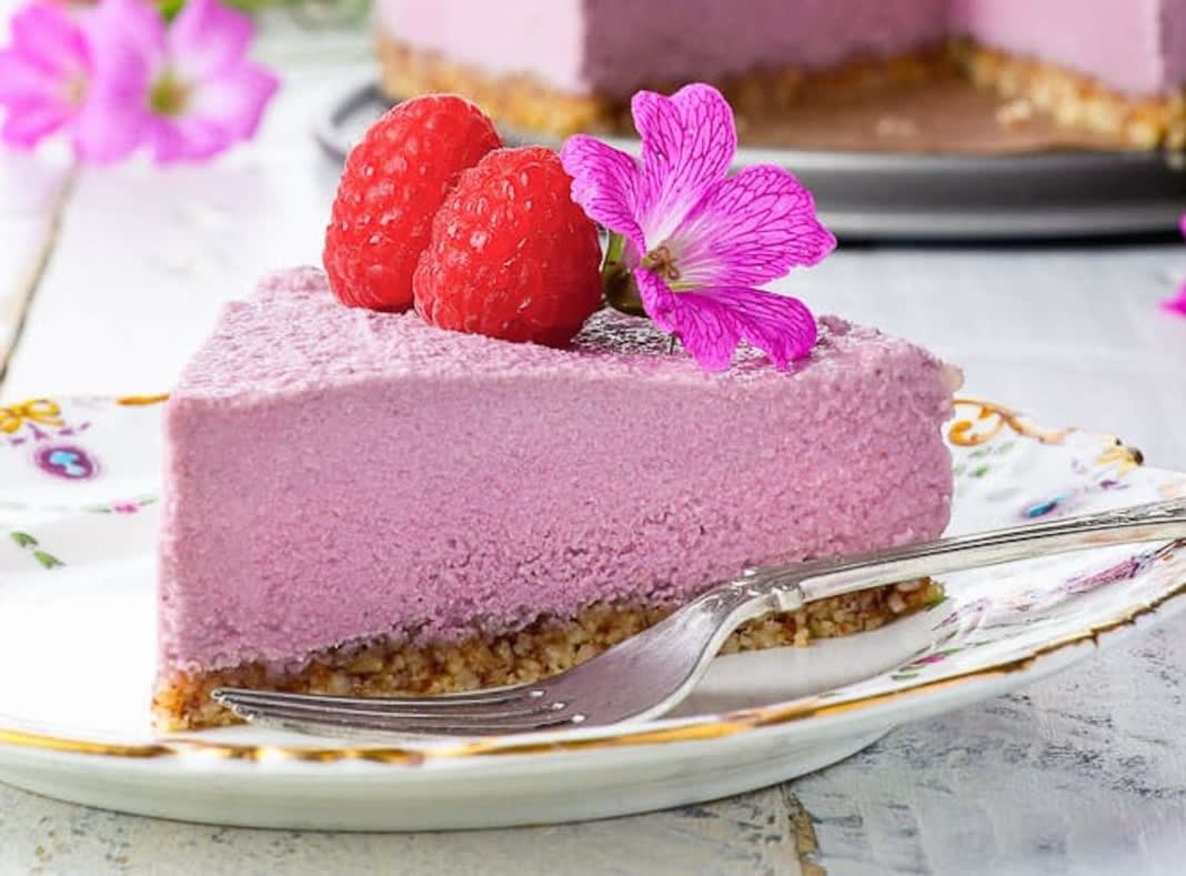 Healthy pink cheesecake